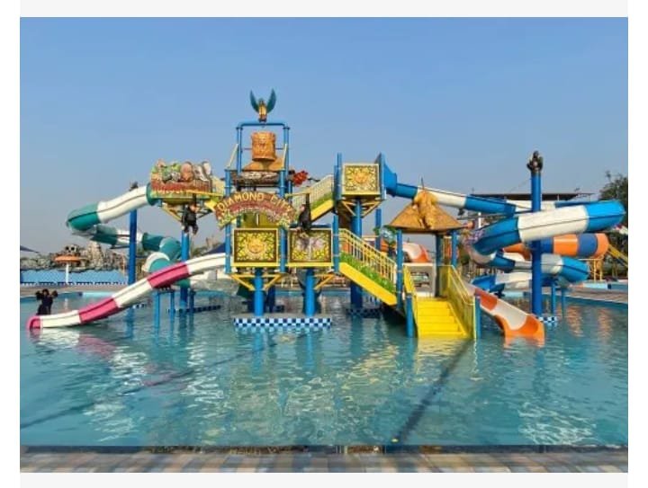 Water park play structure